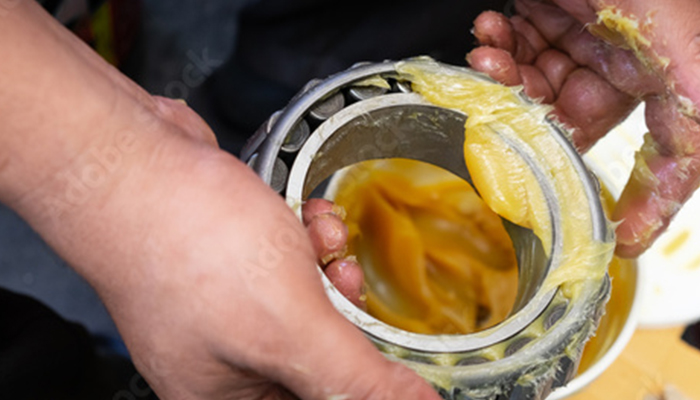 基础油对润滑脂油膜厚度有何影响？